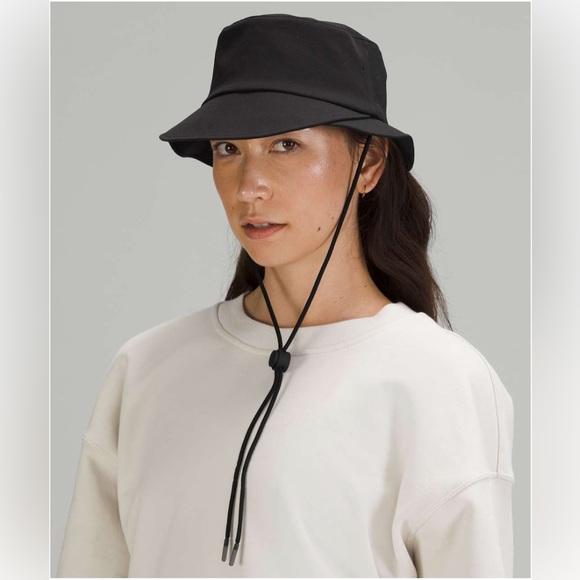lululemon athletica Accessories - Lululemon Wide-Brim Bucket Hat with Strap in Black Size XS/S